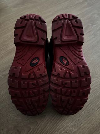 Botas de seguridad negras y rojas