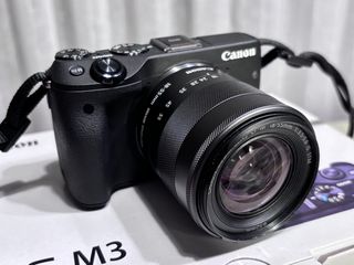 Canon EOS M3 Cámara Mirrorless + Funda + SD