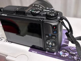 Canon EOS M3 Cámara Mirrorless + Funda + SD