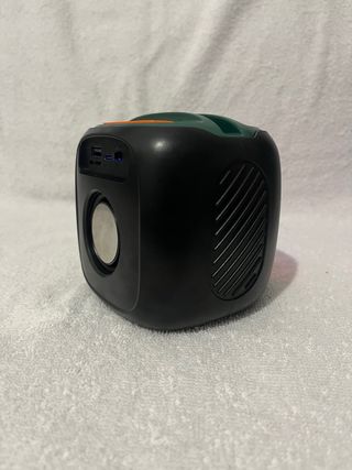 Altavoz Portátil NUEVO con Luces LED RGB y soporte