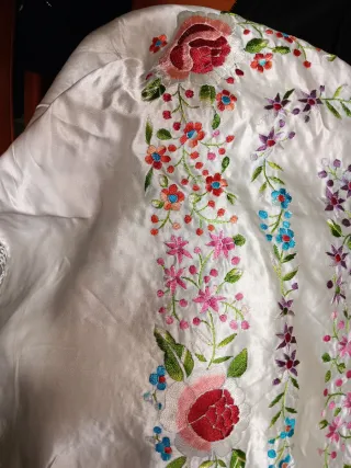 Elegante Manton de Manila.