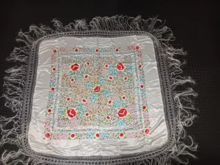 Elegante Manton de Manila.