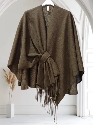 Poncho marrón con flecos