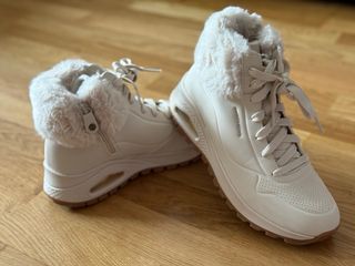 ZAPATILLA/BOTA INVIERNO, talla 38, color beig.