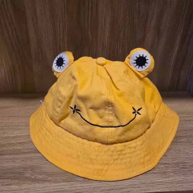 Gorro de rana amarillo