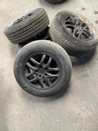 Llantas Kia Carnival