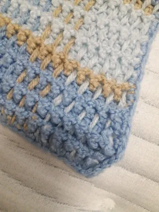 Manta tejida a mano para bebé