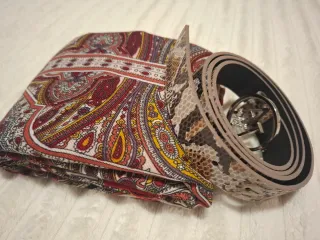 Pack de fular y cinturón estampado