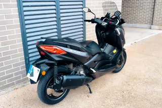 Yamaha XMAX 300