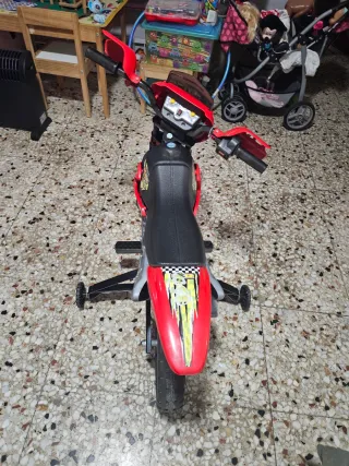 Moto eléctrica infantil roja