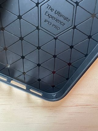 Funda iPhone 13 Pro Negra Estilo Carbono