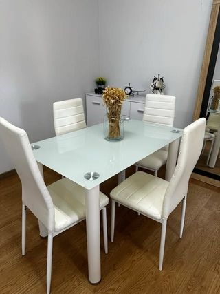 Mesa Comedor Cristal + 4 Sillas Blancas