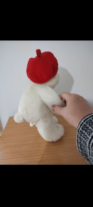 Oso de peluche blanco con gorro rojo