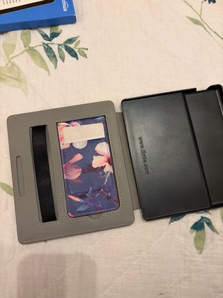 Kindle Oasis 10+ con custodie