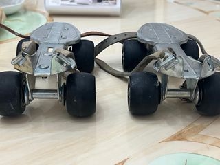 Patines de marca con frenos frontales (Auténticos)