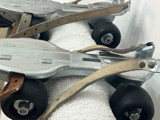 Patines de marca con frenos frontales (Auténticos)