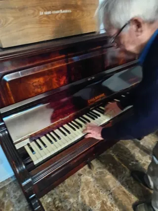 Piano Francés Antiguo
