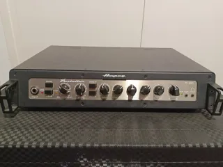 Ampeg PF-115HE Pantalla y Ampeg PF-800 Cabezal