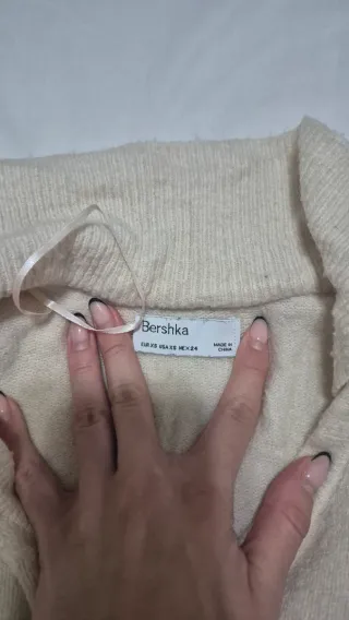 Jersey Bershka mujer corto beige