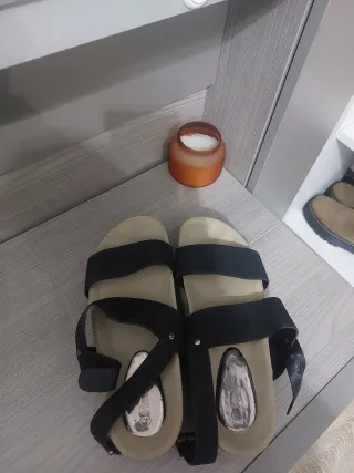 Sandalias plataforma beige y negras Talla 40