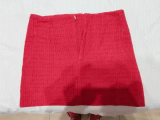 Falda corta mango roja