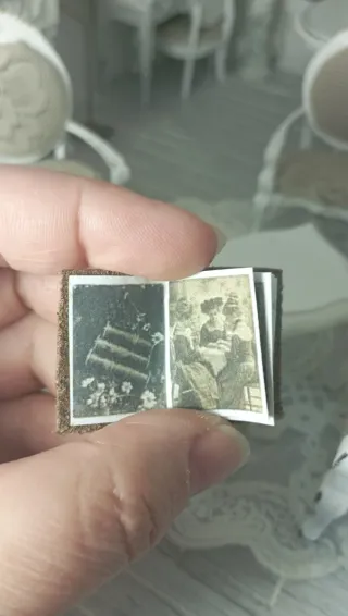 Libro aperto sartoria dollhouse 1:12