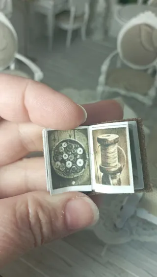 Libro aperto sartoria dollhouse 1:12