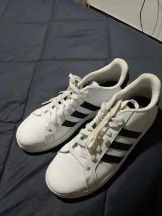 Zapatillas Adidas Blancas y Negras