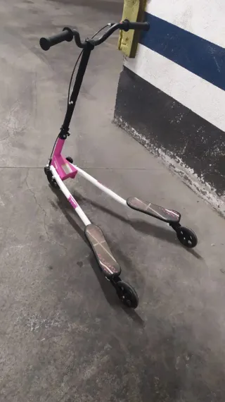 Patín de 3 ruedas rosa