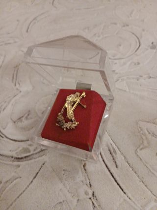 Spilla vintage sciatore con corona d'alloro