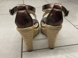 Jimmy Choo sandali con zeppa marrone oro