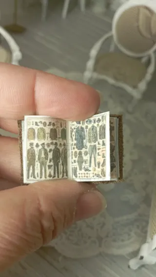 Libro aperto sartoria dollhouse 1:12