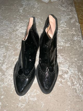 Botines negros charol y piel