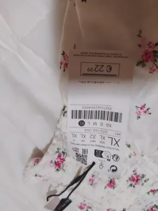 Falda corta floral blanca