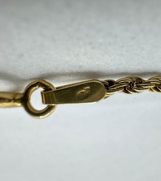 Cadena Salomónica de oro de 18K, 8.03 g, 61 cm.