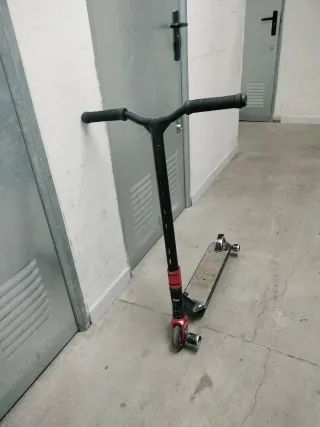 Patinete freestyle negro y rojo