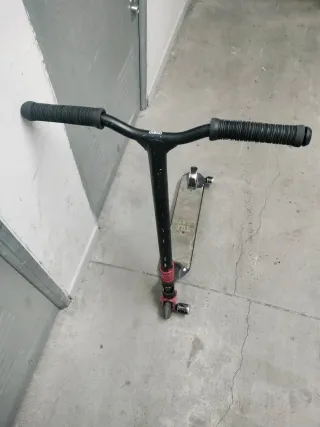 Patinete freestyle negro y rojo