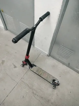 Patinete freestyle negro y rojo