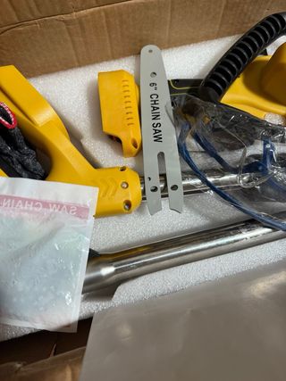 Motosierra eléctrica con palo extensible