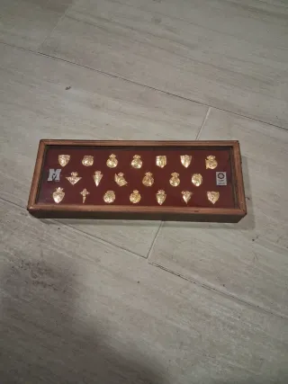 Lote de pines escudos fútbol