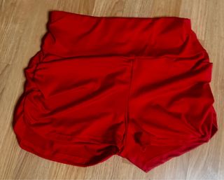Short licra rojo