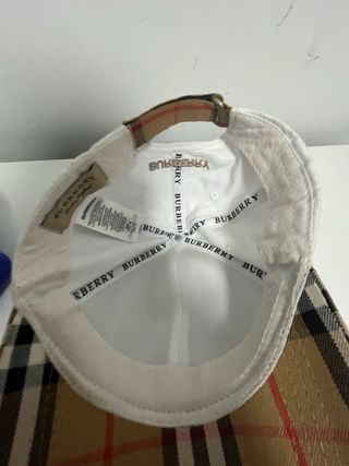 Gorra Burberry Beige y Blanca
