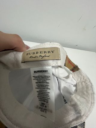 Gorra Burberry Beige y Blanca
