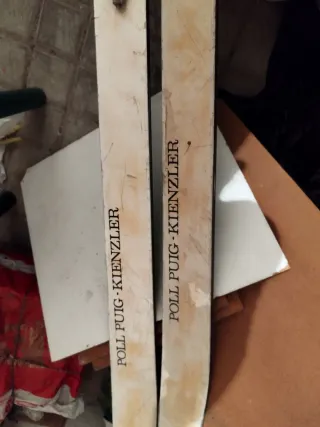 Esquís vintage White Bird con bastones