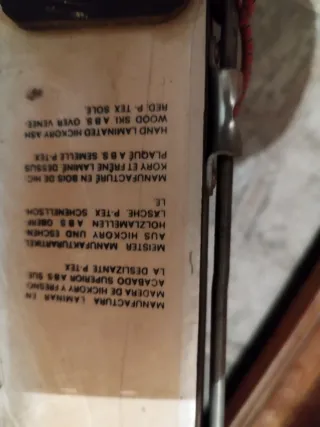 Esquís vintage White Bird con bastones