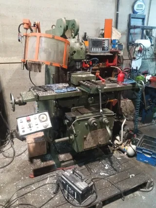 Fresadora Universal CNC