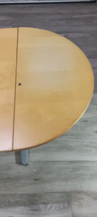 Mesa de despacho/ escritorio de madera. Ikea