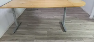 Mesa de despacho/ escritorio de madera. Ikea