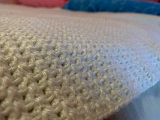 Manta tejida a mano color blanco