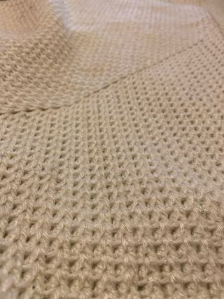 Manta tejida a mano color blanco